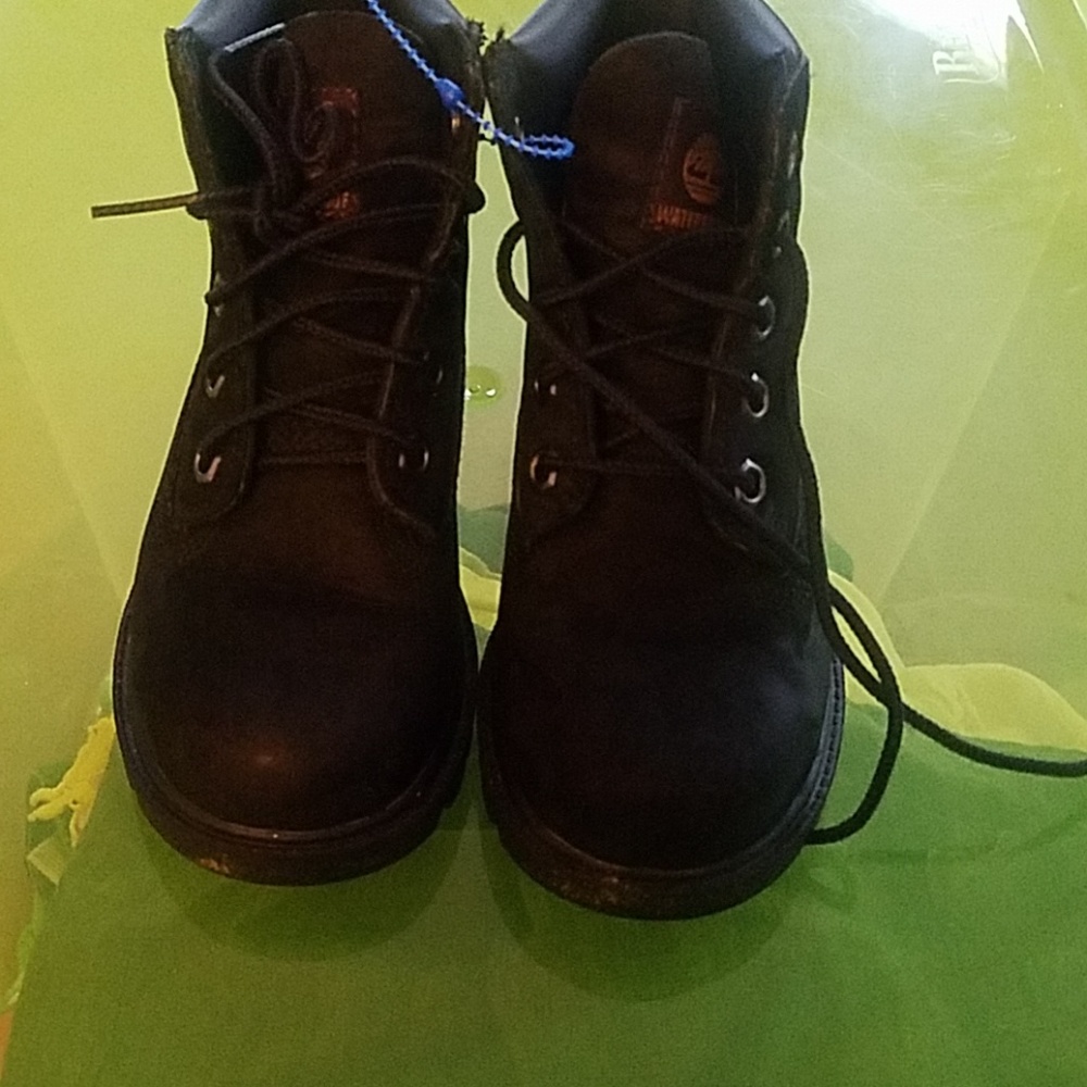 Black timberland.